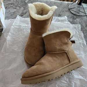 UGG Mini Bailey Bow Boots Size 9